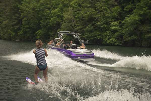 2019_Malibu_20VTX_Skiing