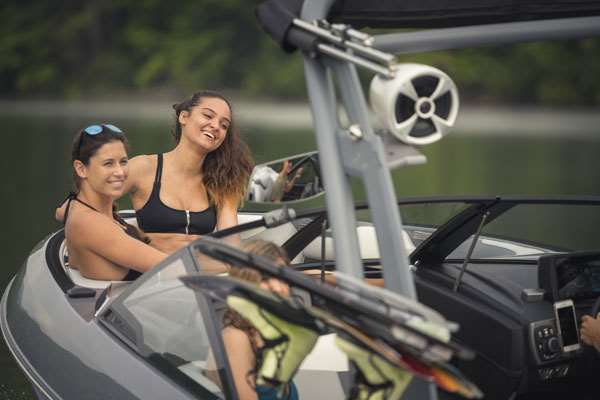 2019_Malibu_20_VTX_Bow_Seating