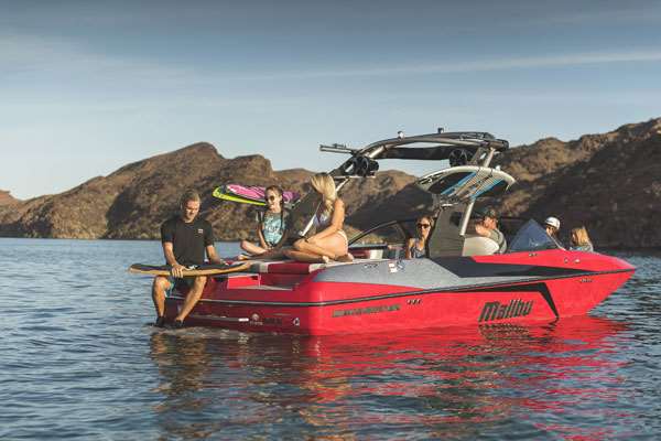 2019_Malibu_21MLX_Aft_Sunpad