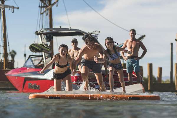 2019_Malibu_21MLX_Family_Goodtimes