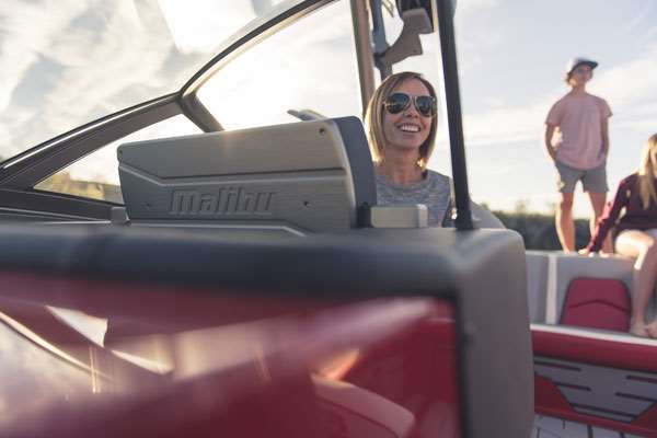 2019_Malibu_21MLX_Helm