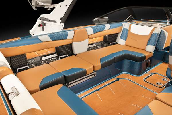 M220_Port_Side_Lounger